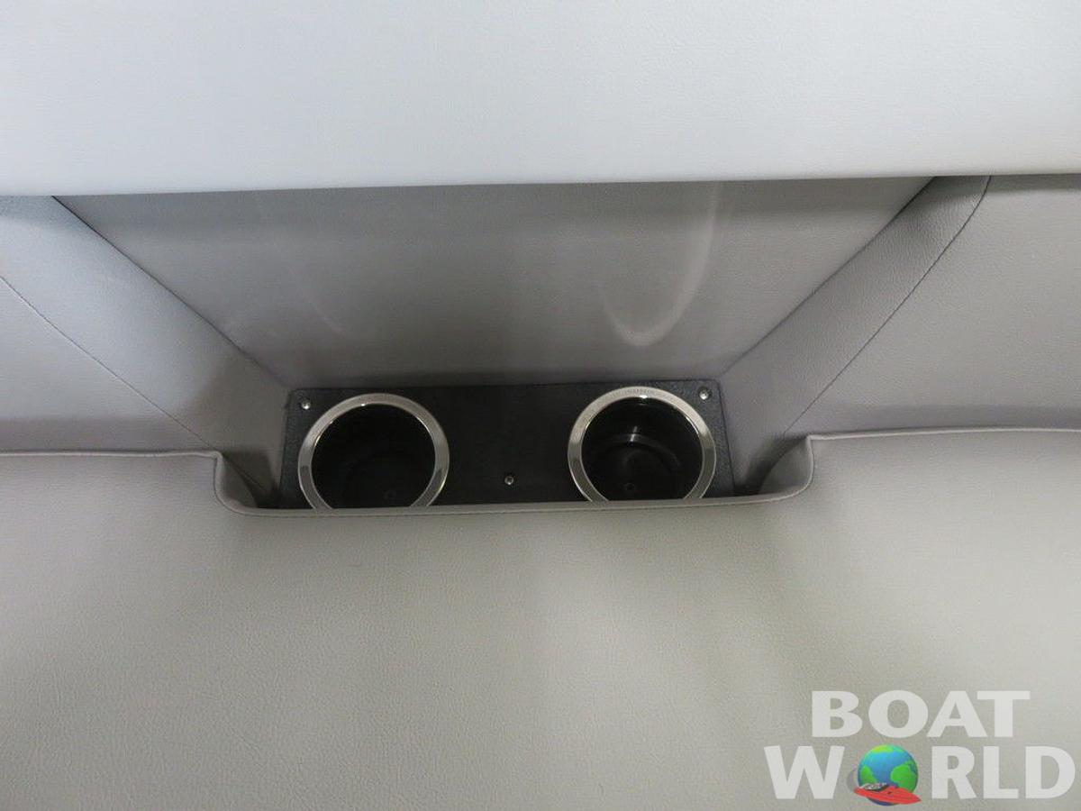 2025 Princecraft Vectra 23 RL SS Swingback Pontoon & Mercury 4-Stroke EFI