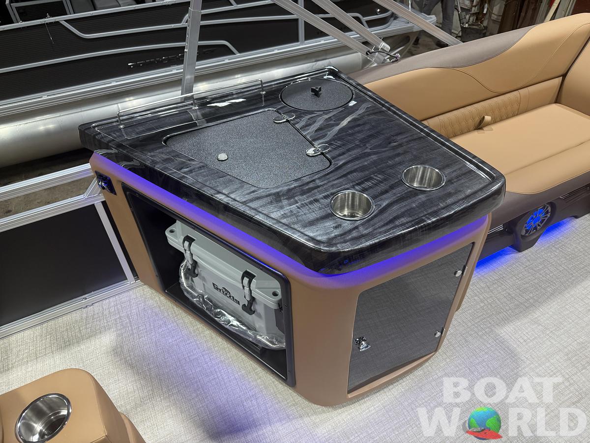 2026 Tahoe Pontoons LTZ 2385 Elite Windshield Tritoon