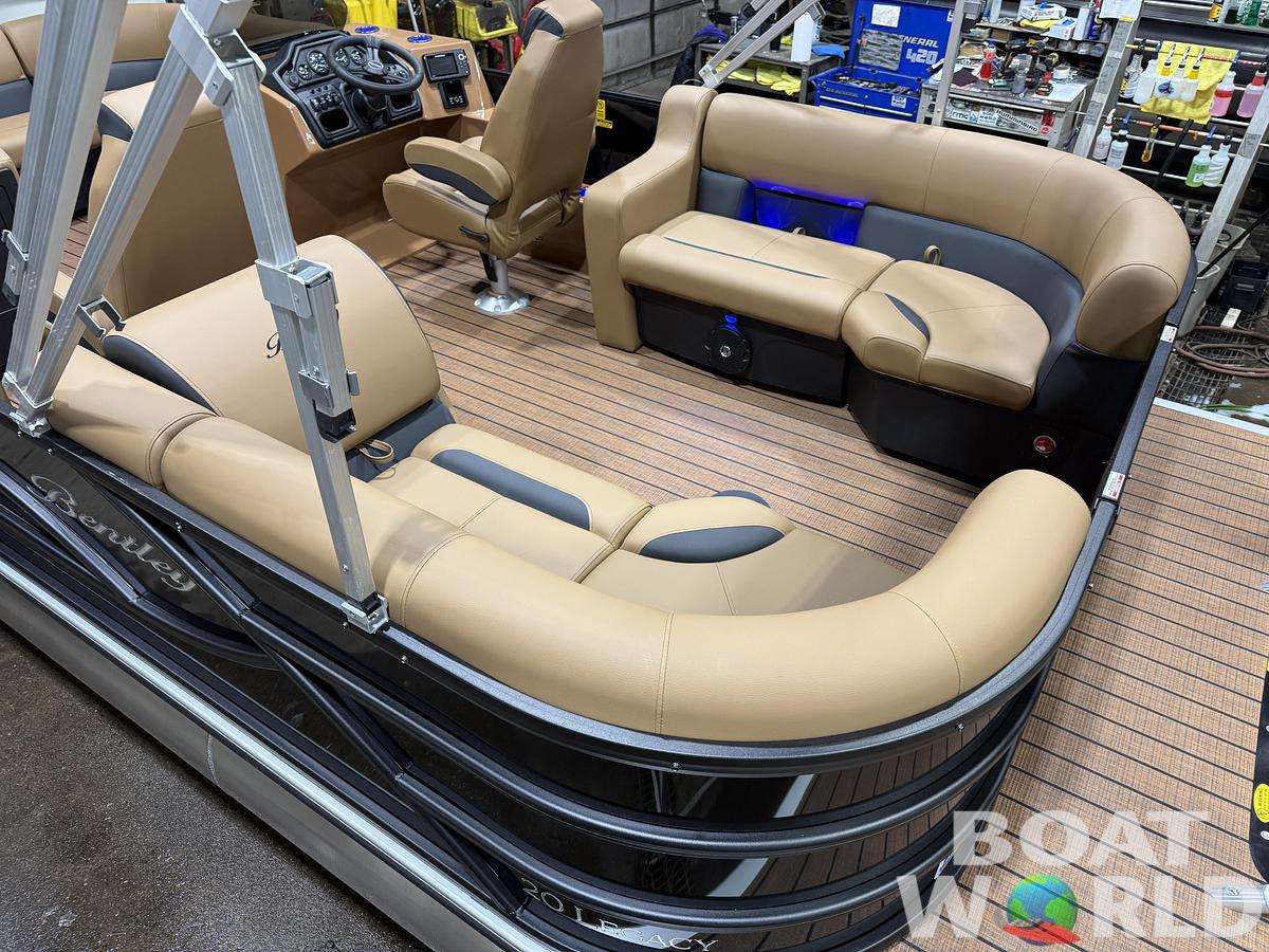 2026 Bentley Pontoons Legacy 200 Navigator Quad Lounge $39995