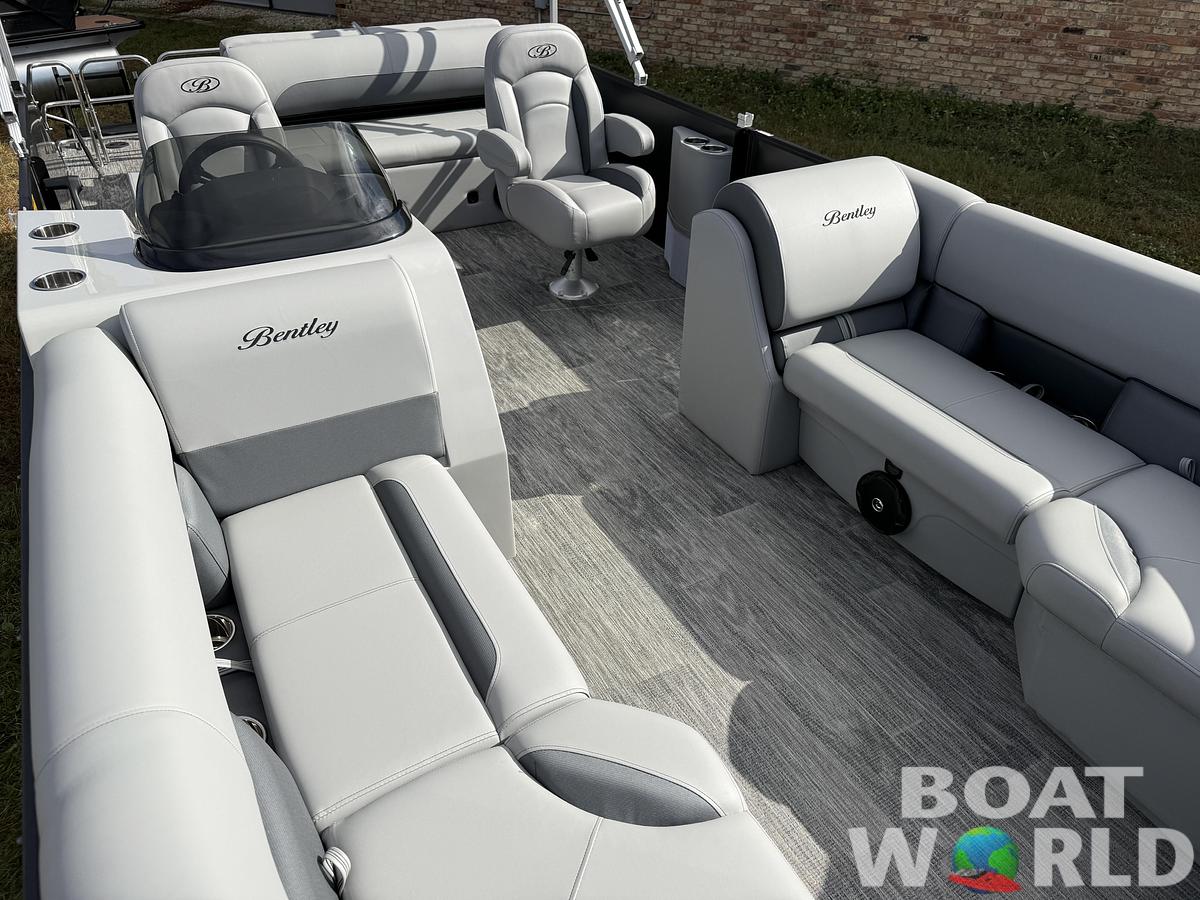 2026 Bentley Pontoons Legacy 220 Swingback 