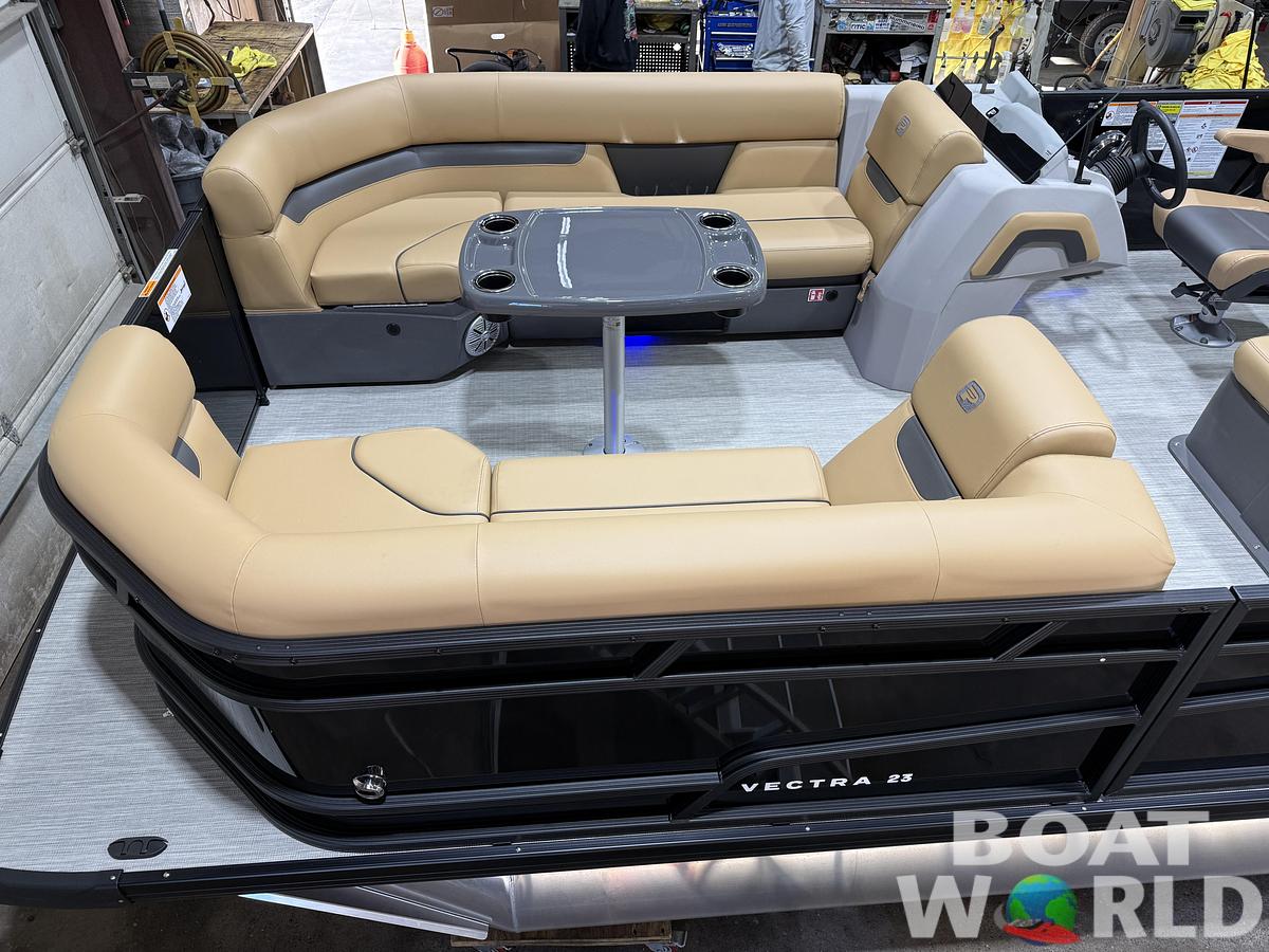 2027 Princecraft Vectra 23 RL Dinette Swingback $36,995