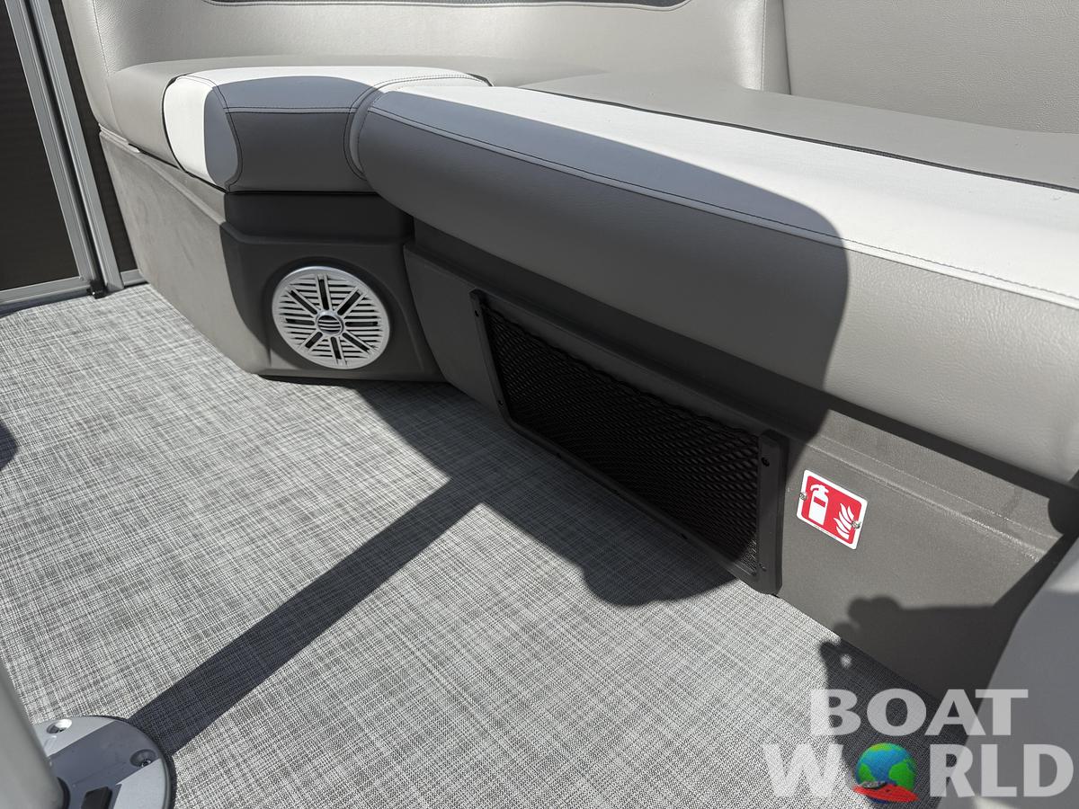 2026 Princecraft Vectra 21 RL Swingback Lounge Pontoon & Mercury 4-Stroke EFI