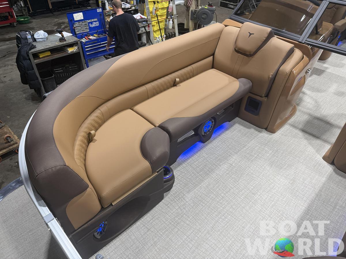 2026 Tahoe Pontoons LTZ 2385 Elite Windshield Tritoon