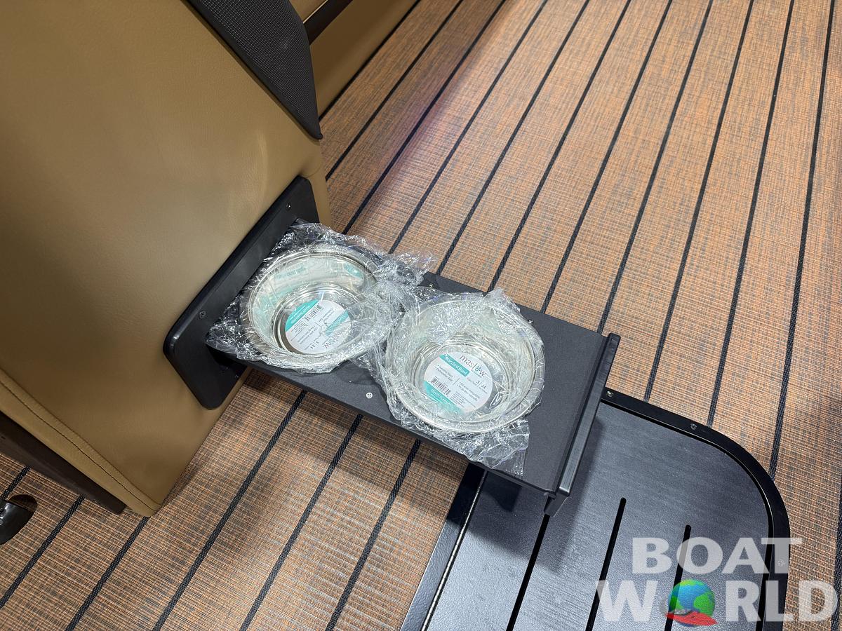 2026 Bentley Pontoons Elite 223 Swingback Tritoon