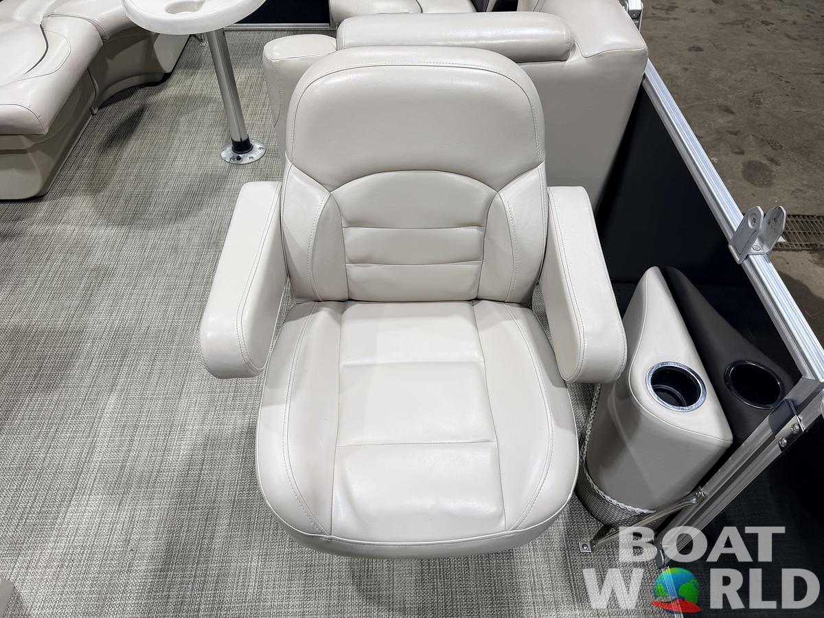 Used 2016 Sylvan Mirage 822 LZ & 50HP Yamaha 4Stroke - $21,995