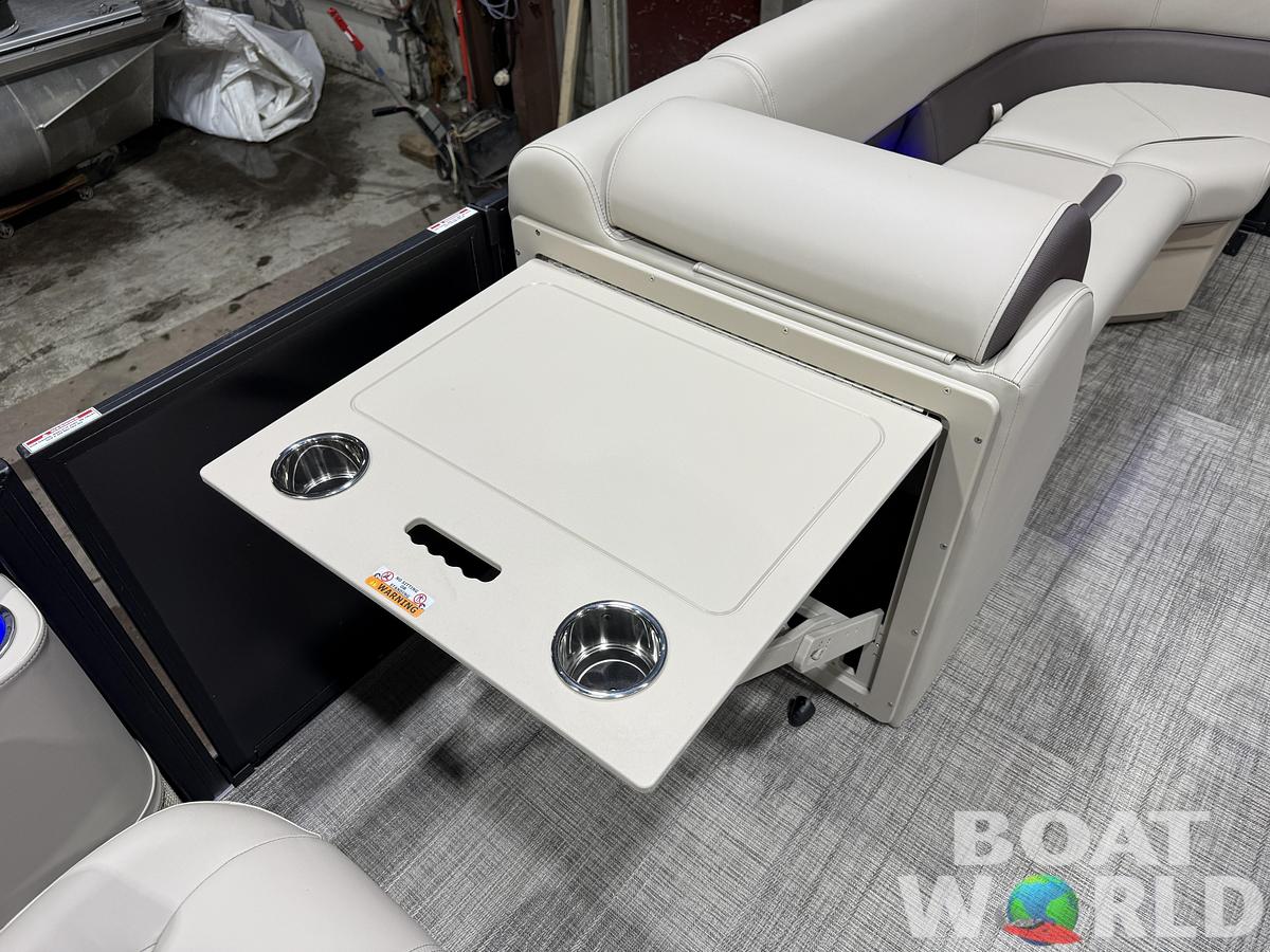 2026 Bentley Pontoons Legacy 220 Swingback 