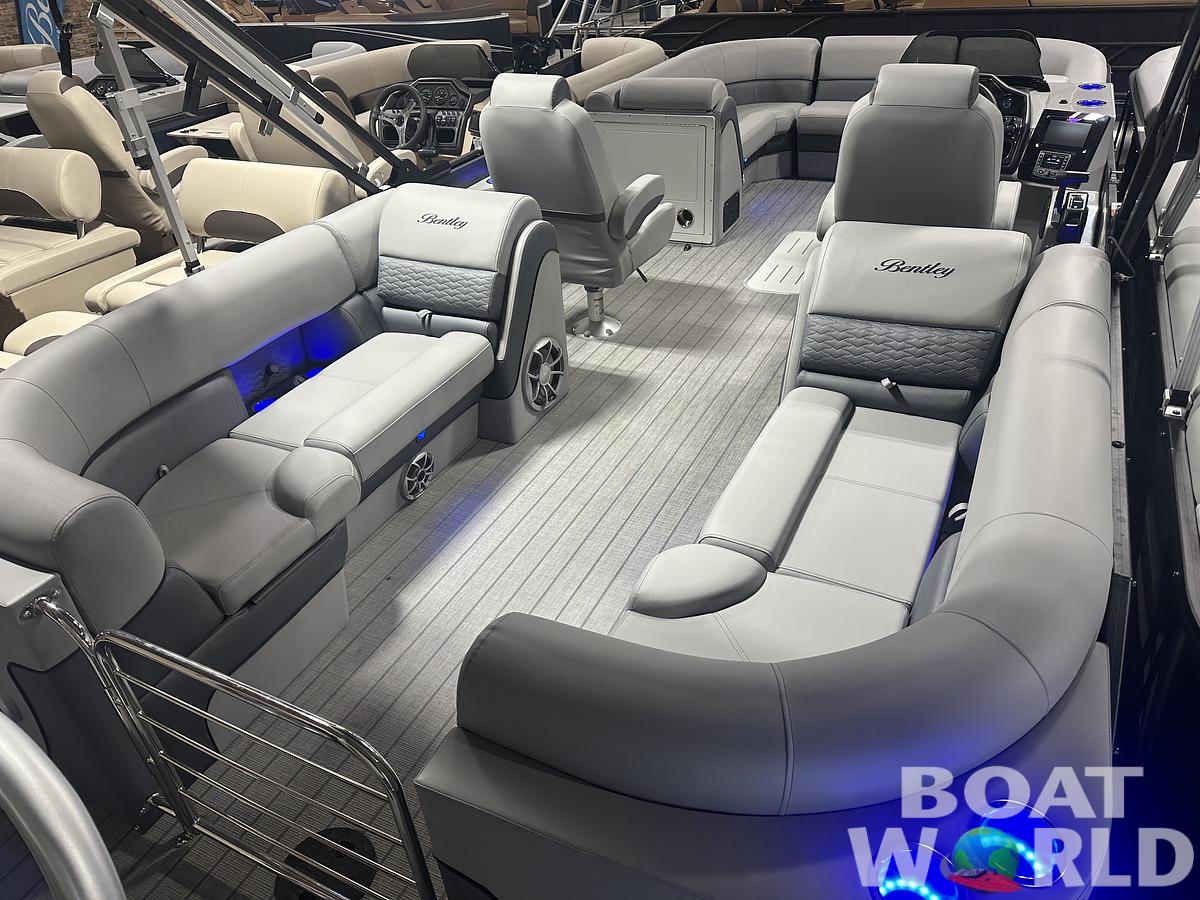 2025 Bentley Pontoons Elite 223 Admiral Quad Lounge Tritoon & Honda 4-Stroke EFI