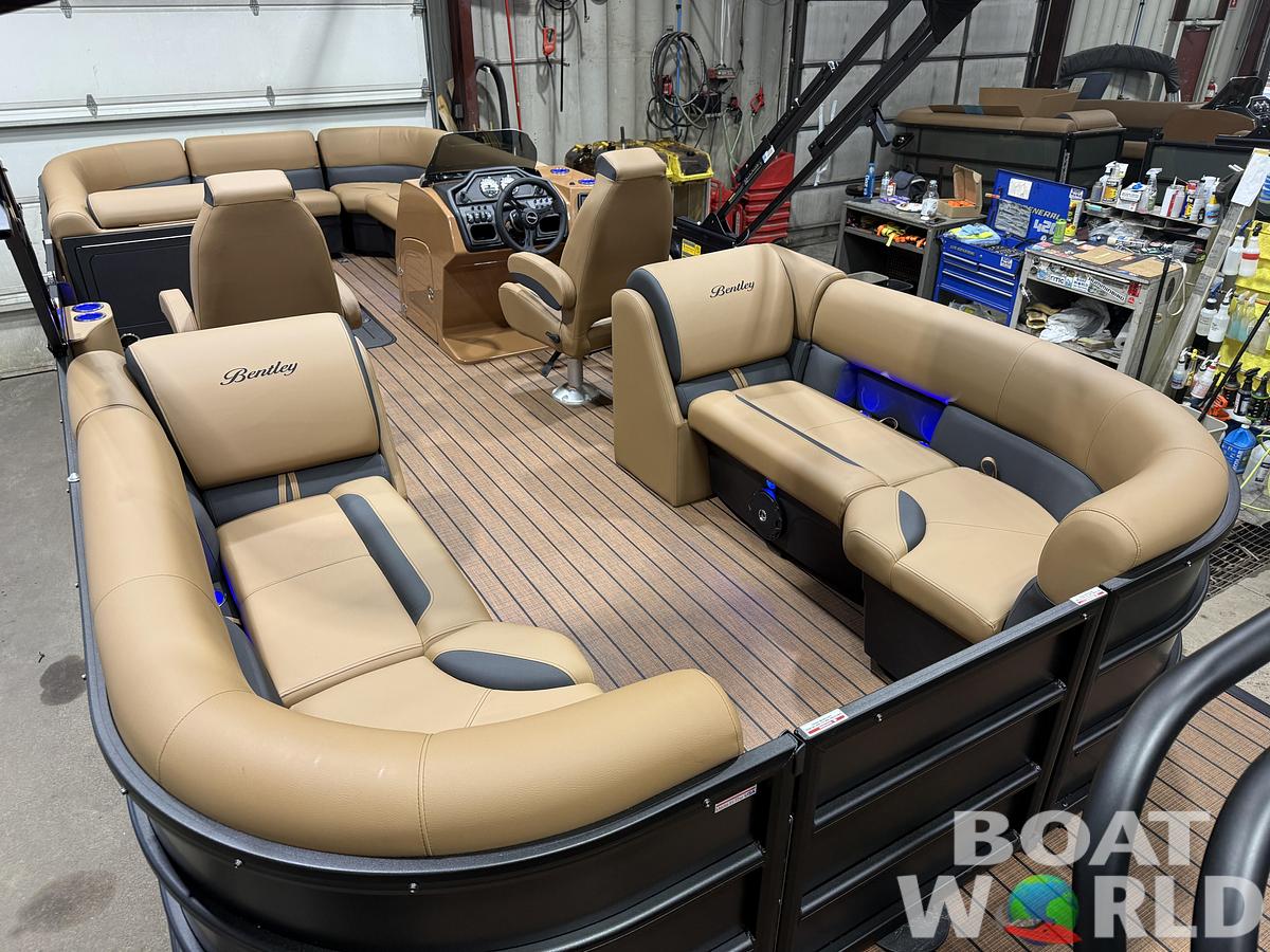 2026 Bentley 300HP Legacy 243 Navigator Tritoon $68995