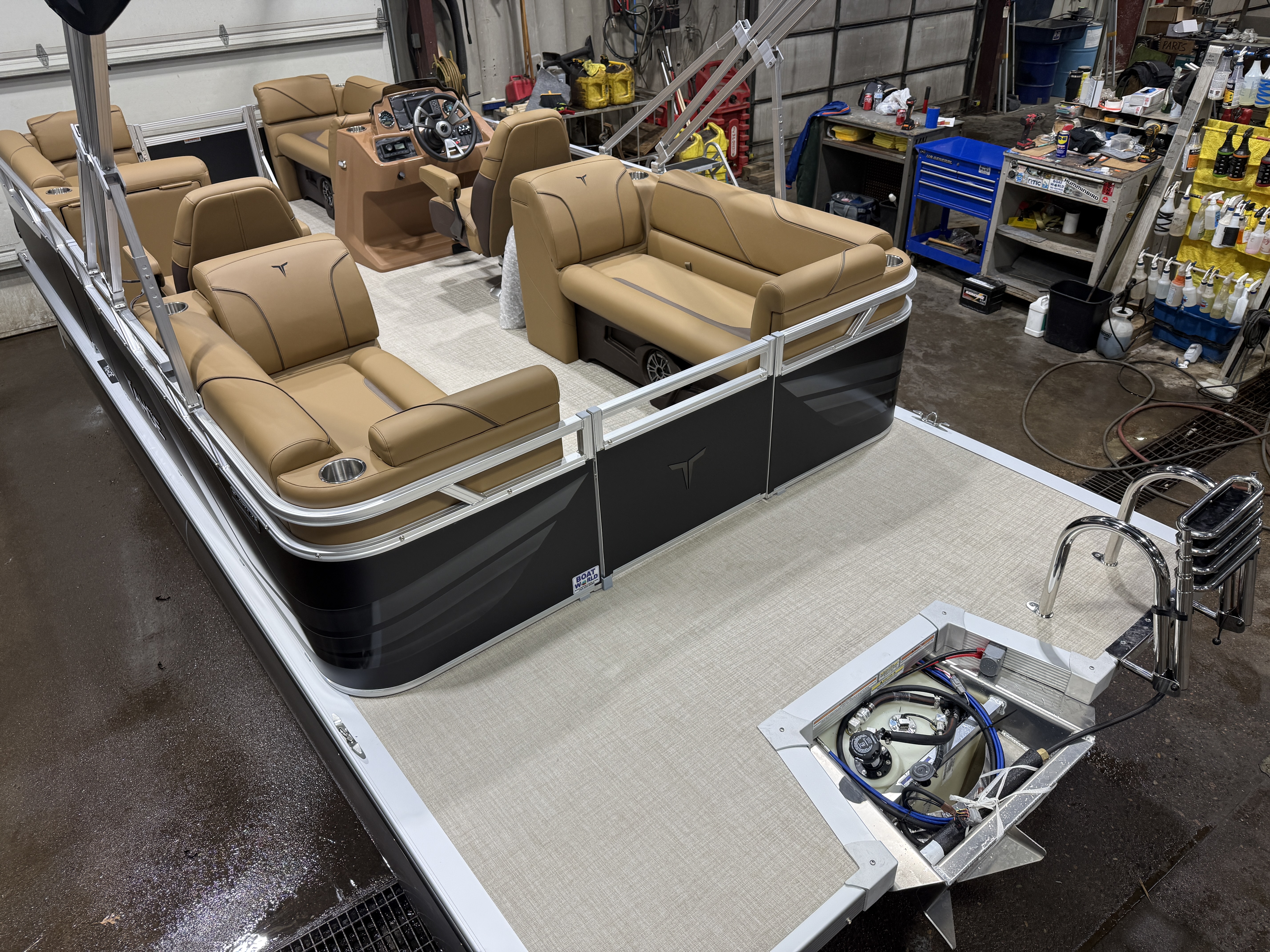 2027 Tahoe Sport 2180 Quad Lounge & 4-Stroke $30995