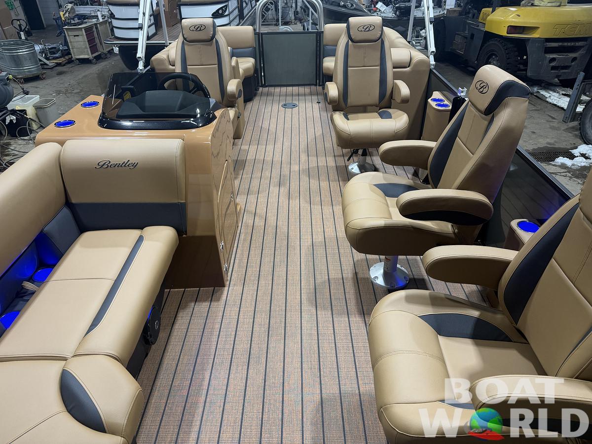 2026 Bentley Pontoons Legacy 220 Navigator DL Quad Lounge 