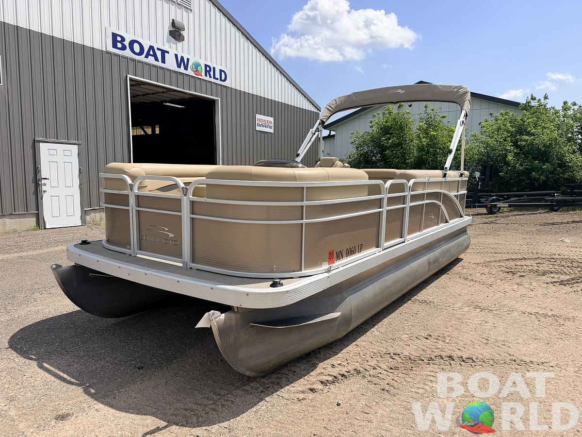 Used 2017 Bennington 208 SL & 50HP Yamaha 4Stroke -$24,995