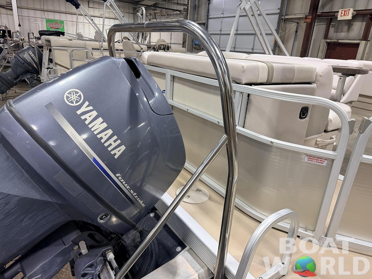 Used 2014 Bennington 21 SLX & 90HP Yamaha 4Stroke -$19,995