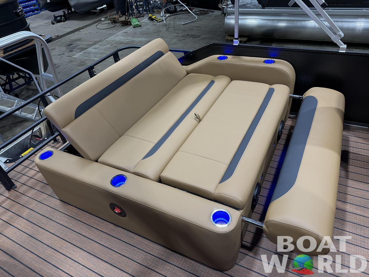 2026 Bentley Pontoons Legacy 223 Swingback Tritoon 