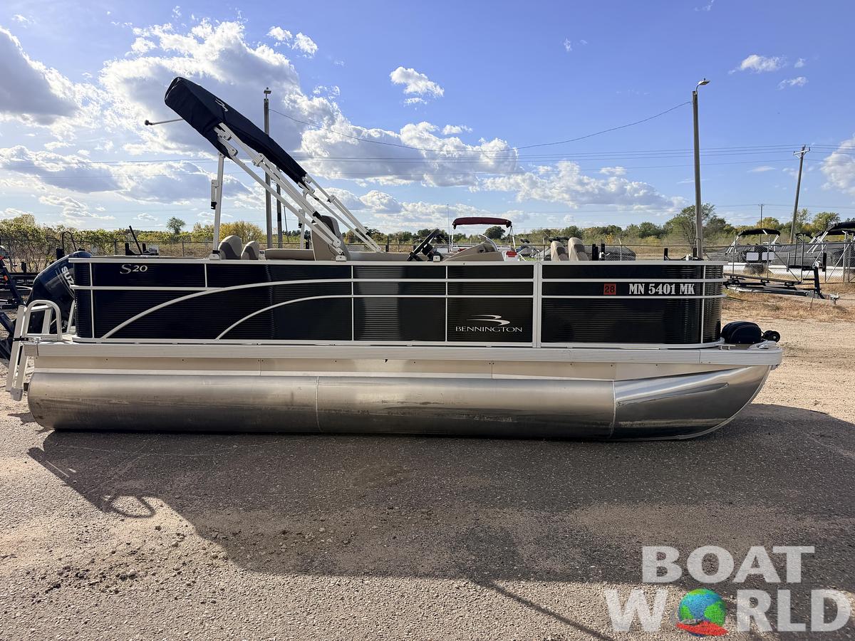 Used 2023 Bennington S20 F & 70HP Suzuki 4Stroke -$27,995