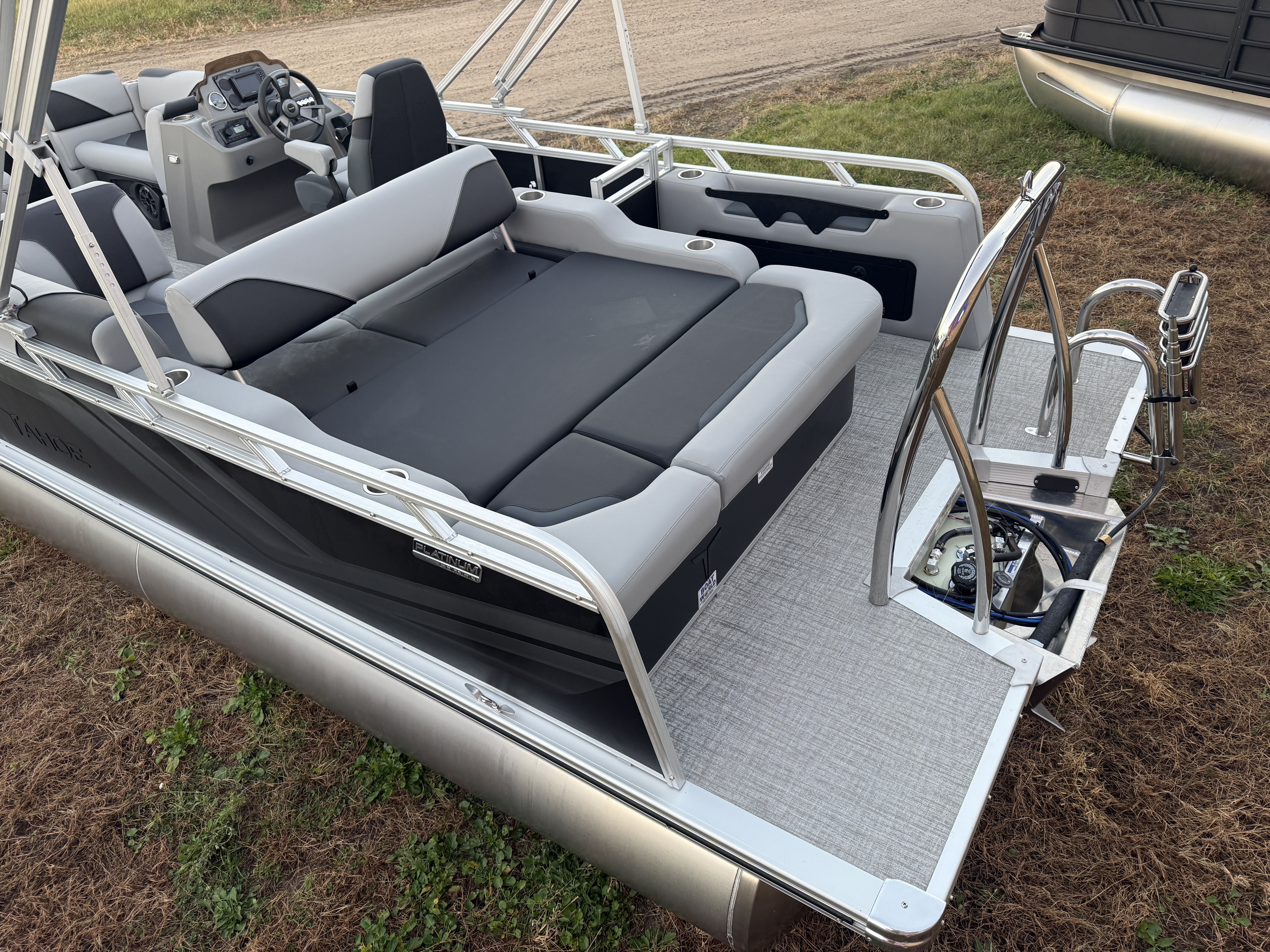 2026 Tahoe Pontoons Sport 2180 Swingback (VRB) 