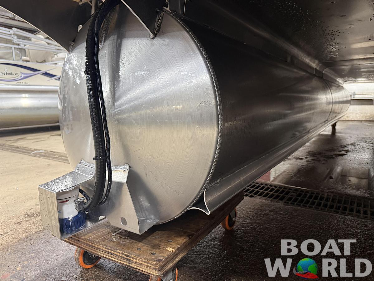 2026 Bentley Legacy 223 Swingback Tritoon $52995