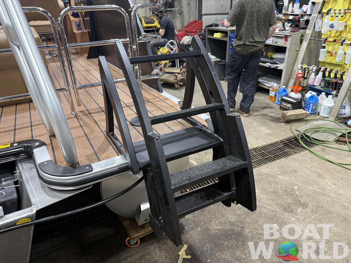 2026 Bentley Legacy 200 Swingback Pontoon $40995