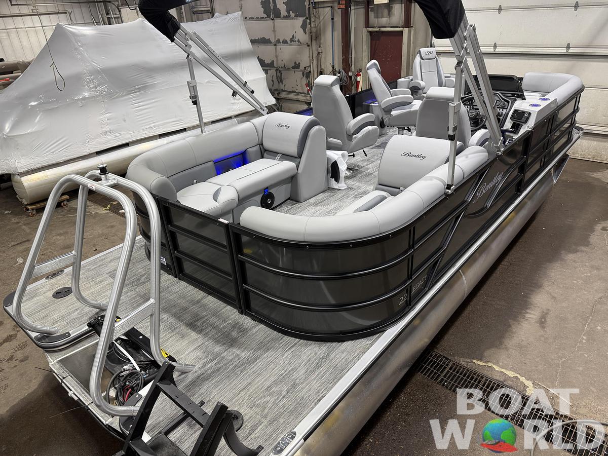 2026 Bentley Pontoons Legacy 220 Navigator DL Quad Lounge