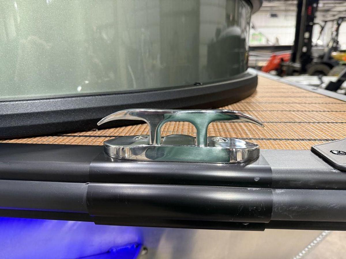 2025 Bentley Pontoons Elite 223 Swingback Tritoon & Honda 4-Stroke EFI