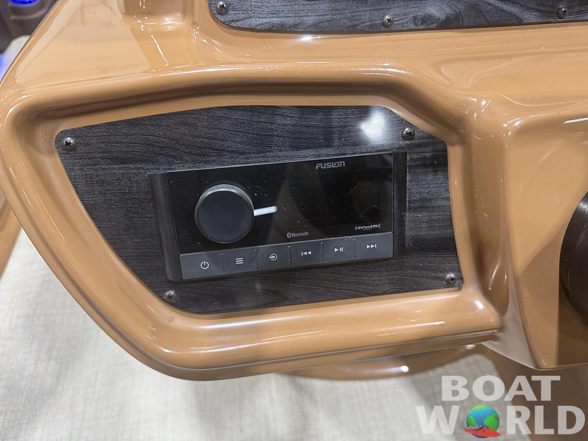 2026 Tahoe Pontoons LTZ 2385 Elite Windshield Tritoon