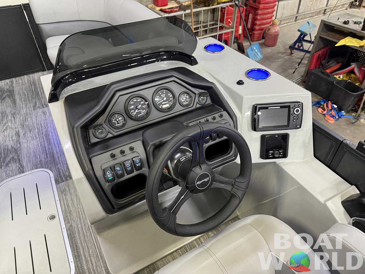 2025 Bentley Pontoons Legacy 223 Navigator Quad Lounge Tritoon & Honda 4-Stroke EFI