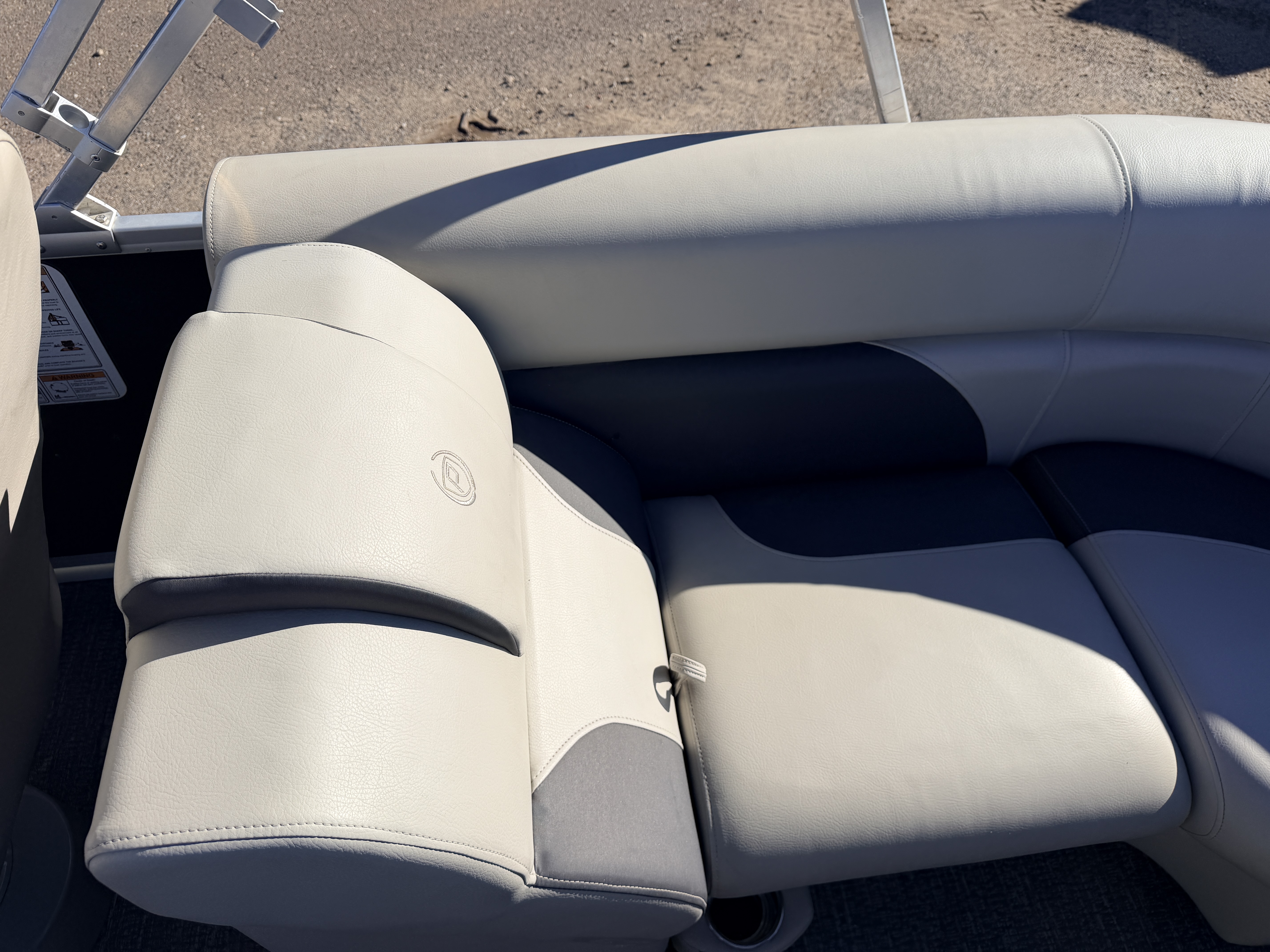 Used 2022 Premier 230 SunSpree RF & 116HP Yamaha 4Stroke -$34,995