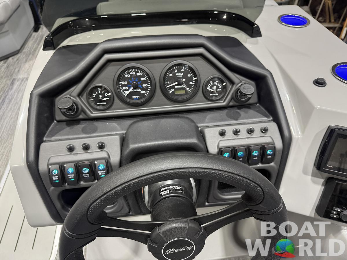 2026 Bentley Pontoons Legacy 223 Swingback Tritoon 