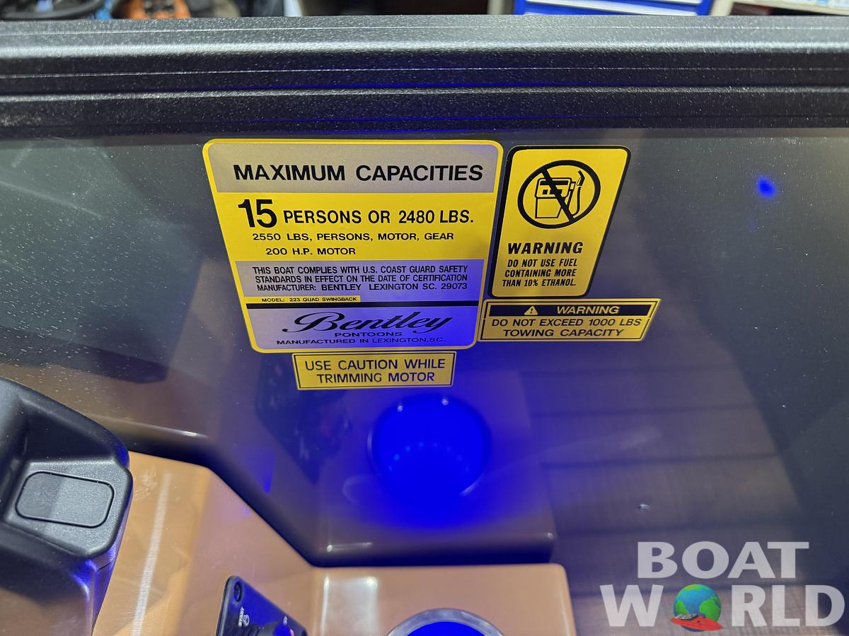 2026 Bentley Pontoons Legacy 223 QSB Swingback Tritoon 