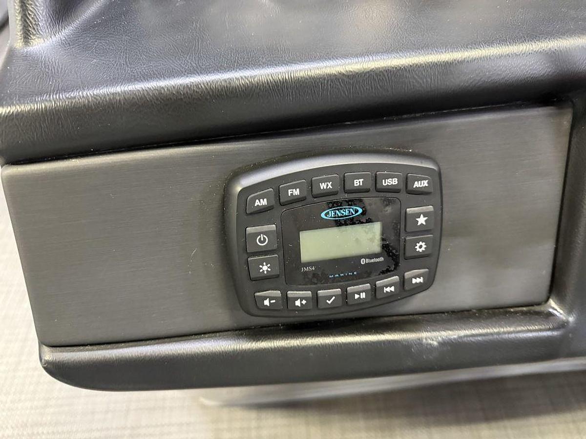 Used 2020 Bentley Pontoons Legacy 223 Navigator Quad Lounge Tritoon & Suzuki 140HP 4-Stroke EFI