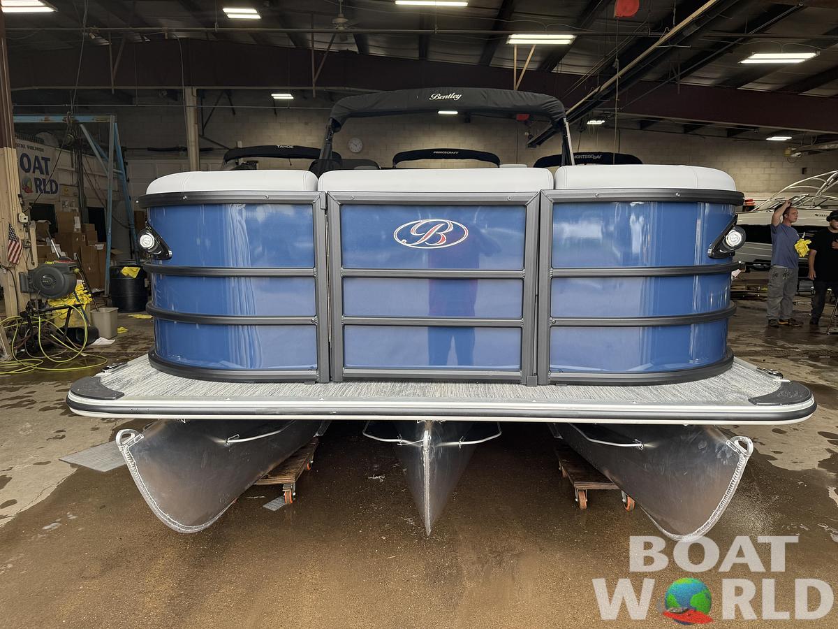 2026 Bentley 223 Navigator Quad Lounge Tritoon $50995