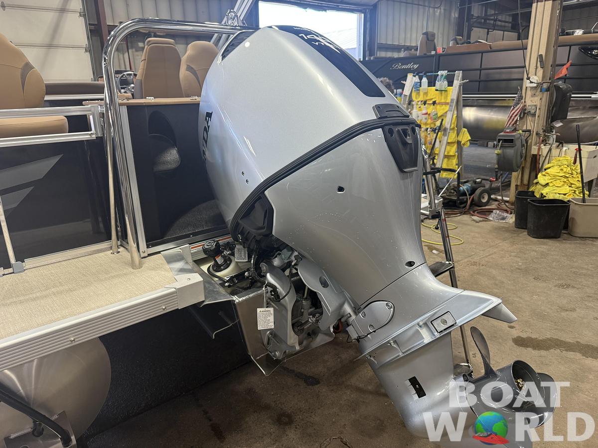2027 Tahoe Sport Rear Fish 2385 & 4-Stroke $39995