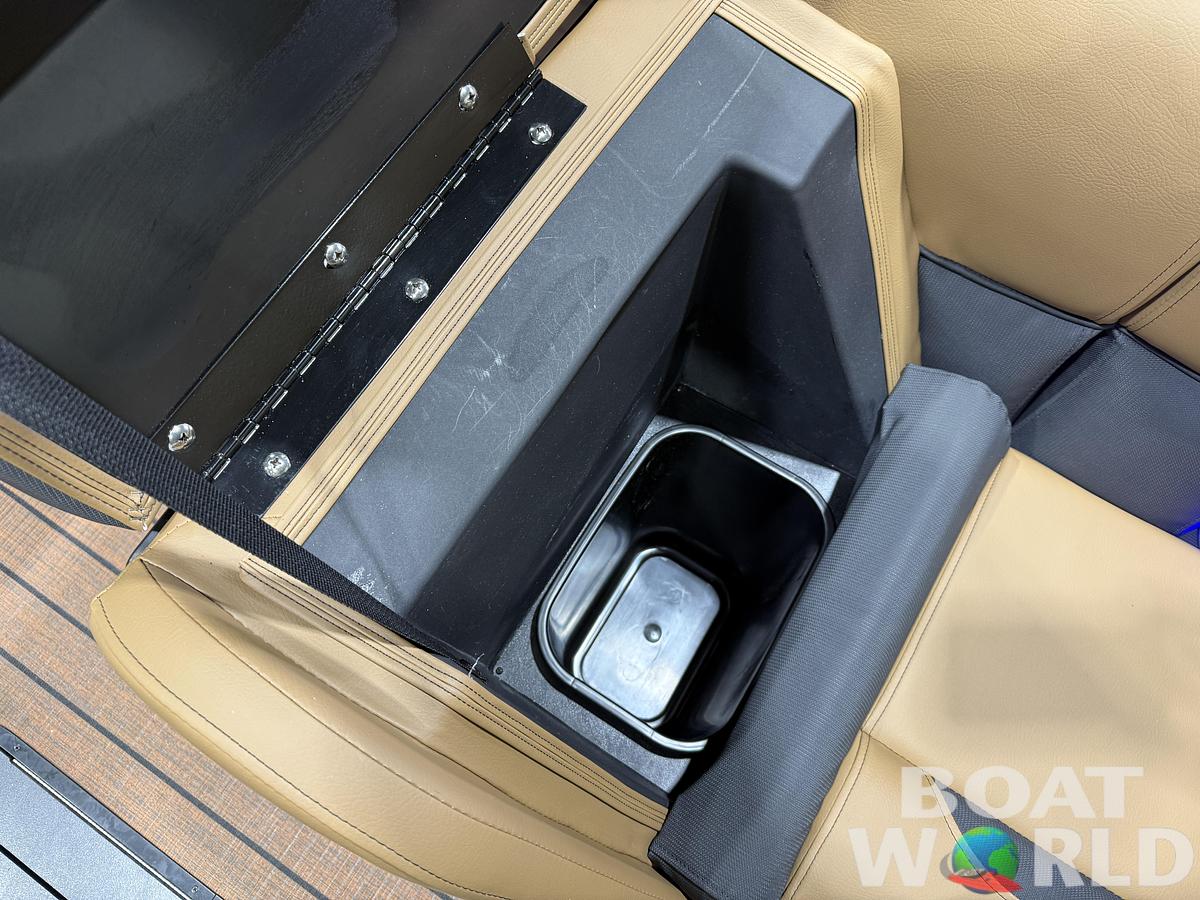 2026 Bentley Pontoons Legacy 223 QSB Swingback Tritoon 