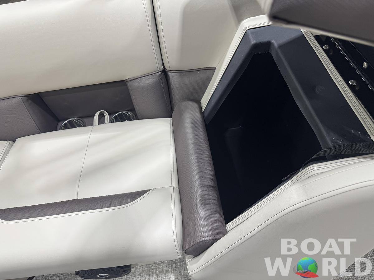 2026 Bentley Pontoons Legacy 220 Navigator Quad Lounge