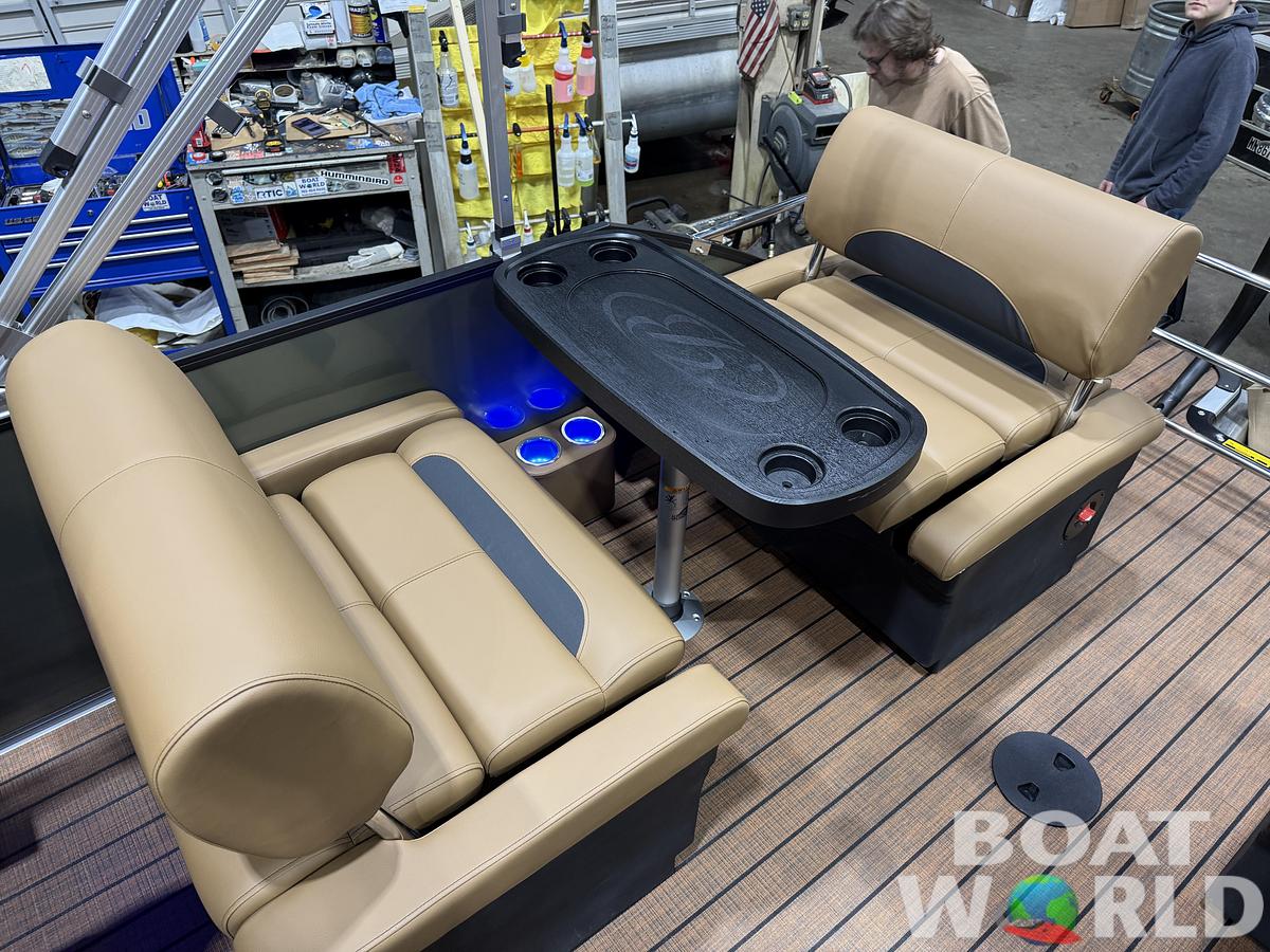 2026 Bentley Pontoons Legacy 223 QSB Swingback Tritoon 