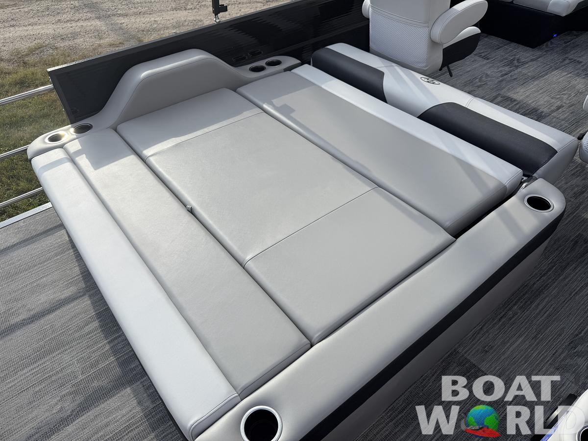 2026 Montego Bay 8522 Swingback Deluxe Pontoon 