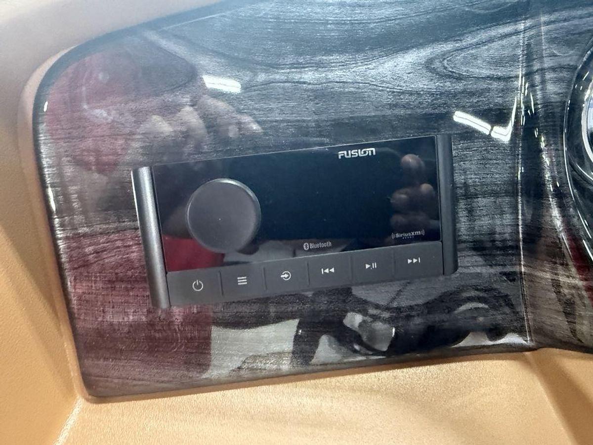 2025 Tahoe Pontoons LTZ 2385 Quad Lounge Shift Flip & Honda 4-Stroke EFI