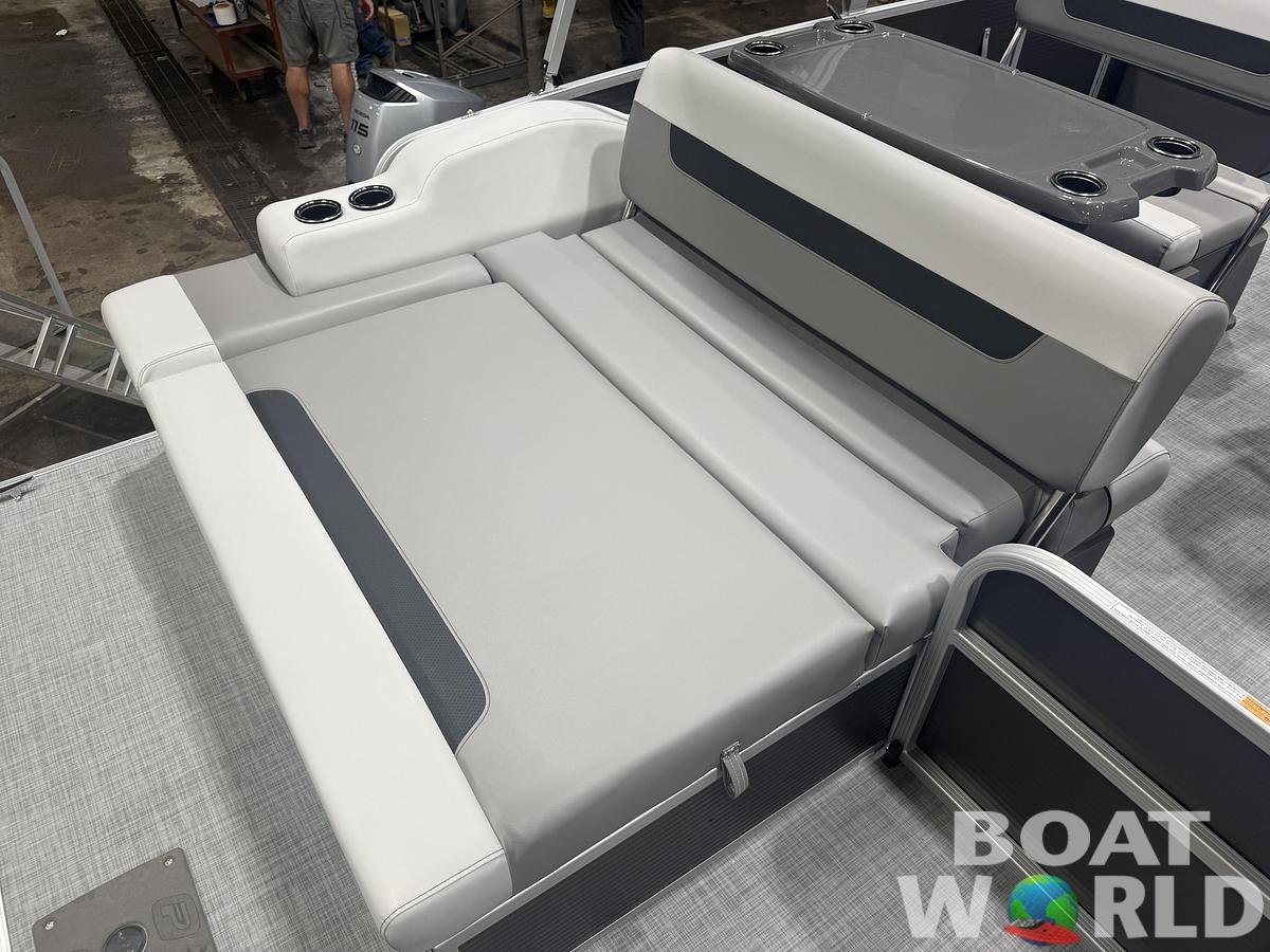 2026 Princecraft Vectra 23 RL Dinette Swingback Pontoon