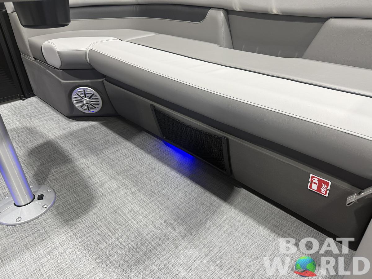 2026 Princecraft Vectra 23 RL Swingback Lounge Pontoon