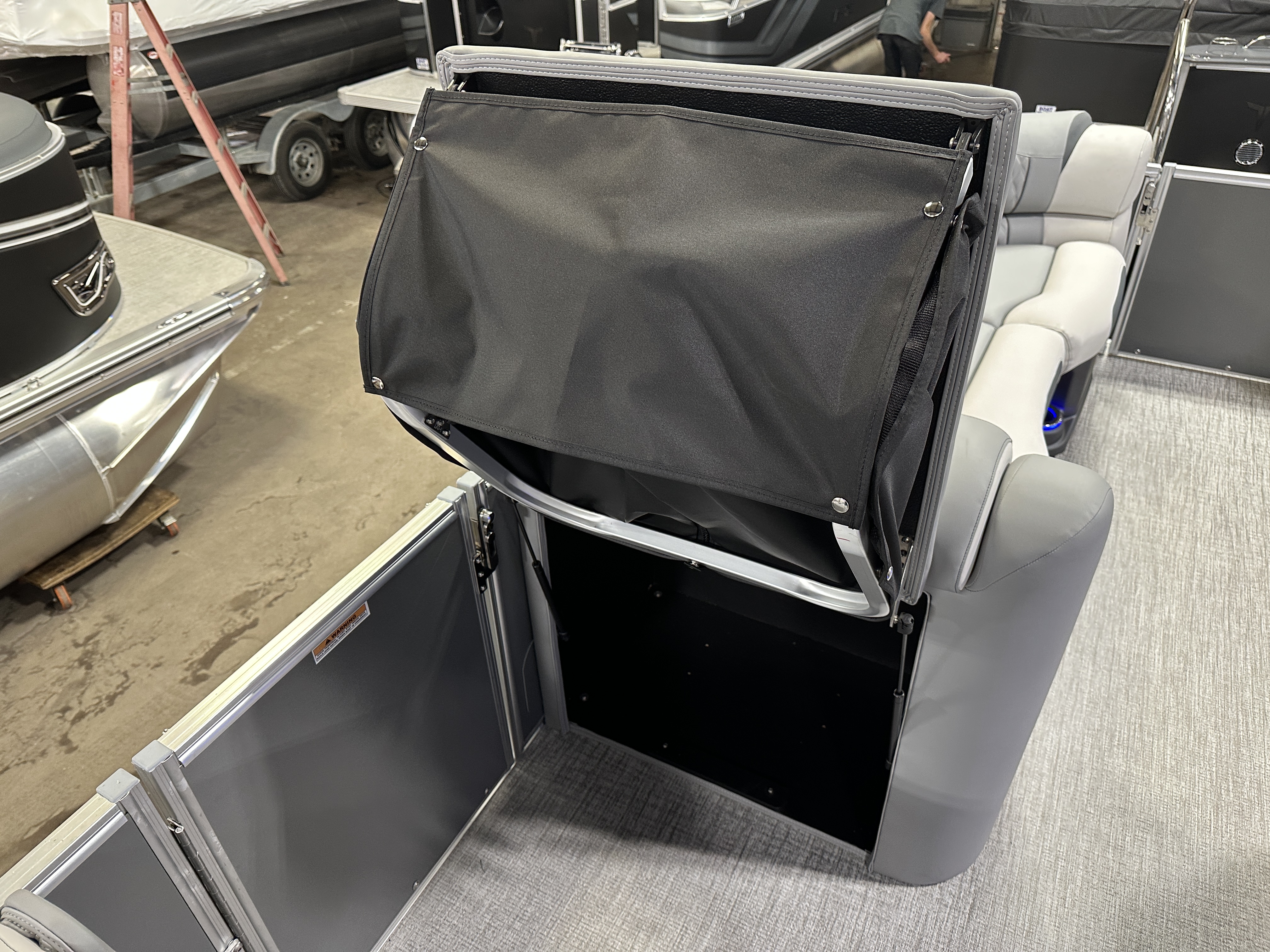 2025 Tahoe Pontoons Cascade 2385 Cruise Rear Bench (CRB) & Honda 4-Stroke EFI