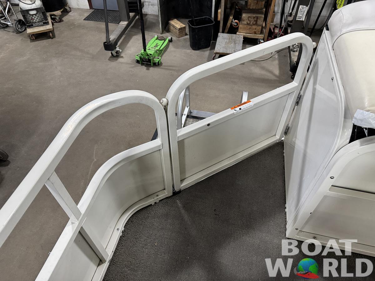 Used 2006 Crestliner  2085 Sport Classic Pontoon