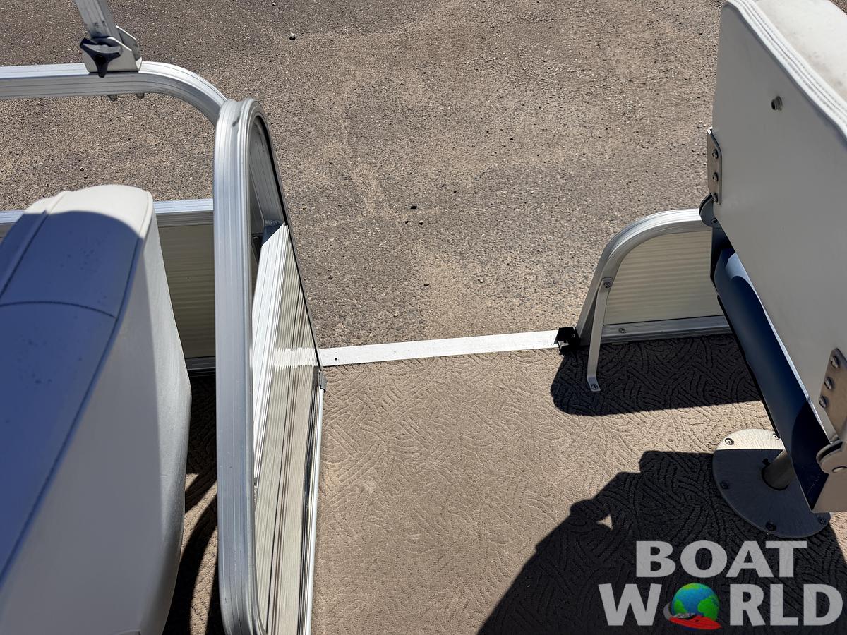 Used 2001 Lowe SunCruiser Trinidad 204 & 50HP Mercury 4Stroke -$11,995