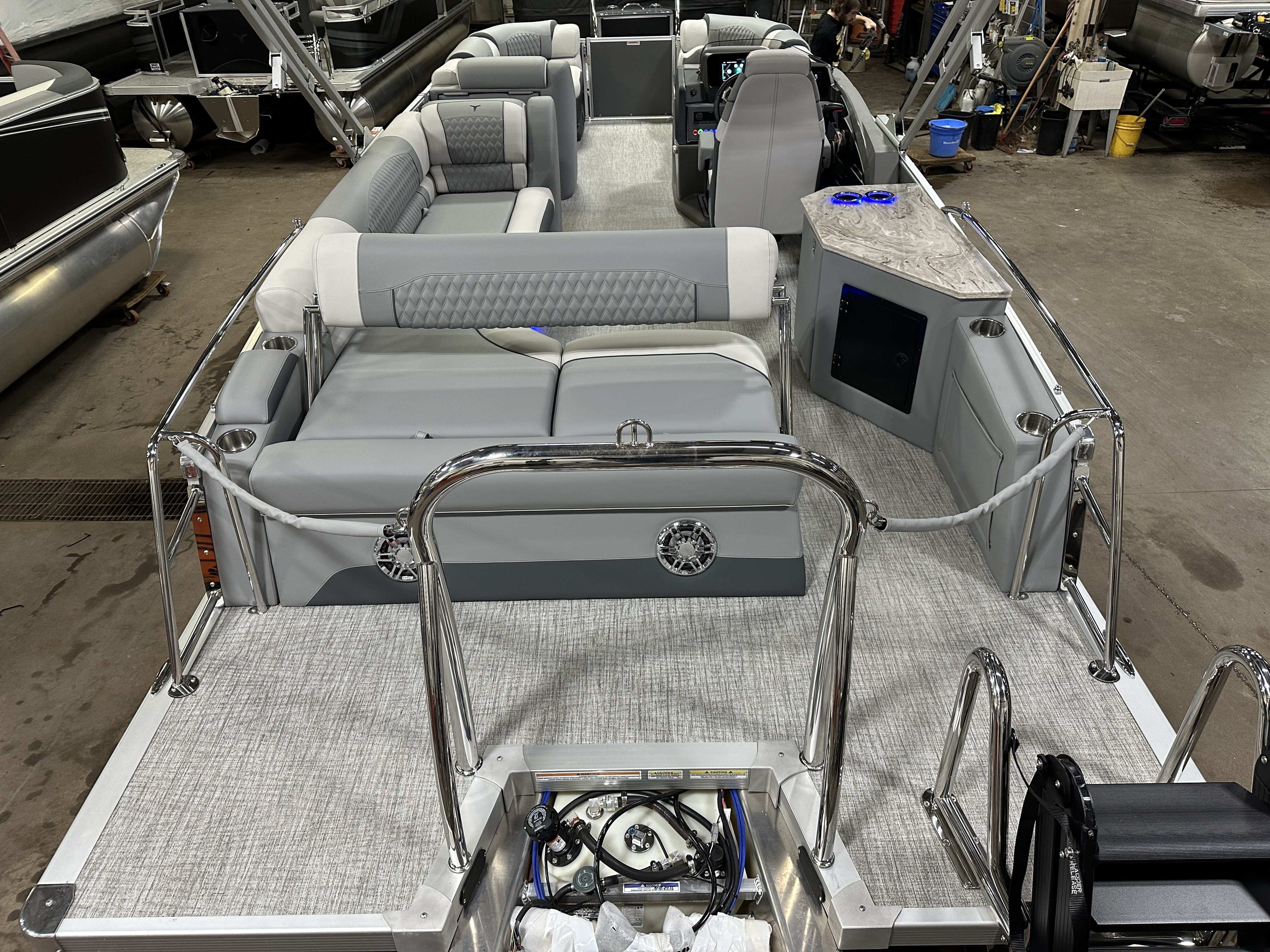 2025 Tahoe Pontoons Cascade 2385 Cruise Rear Bench (CRB) & Honda 4-Stroke EFI