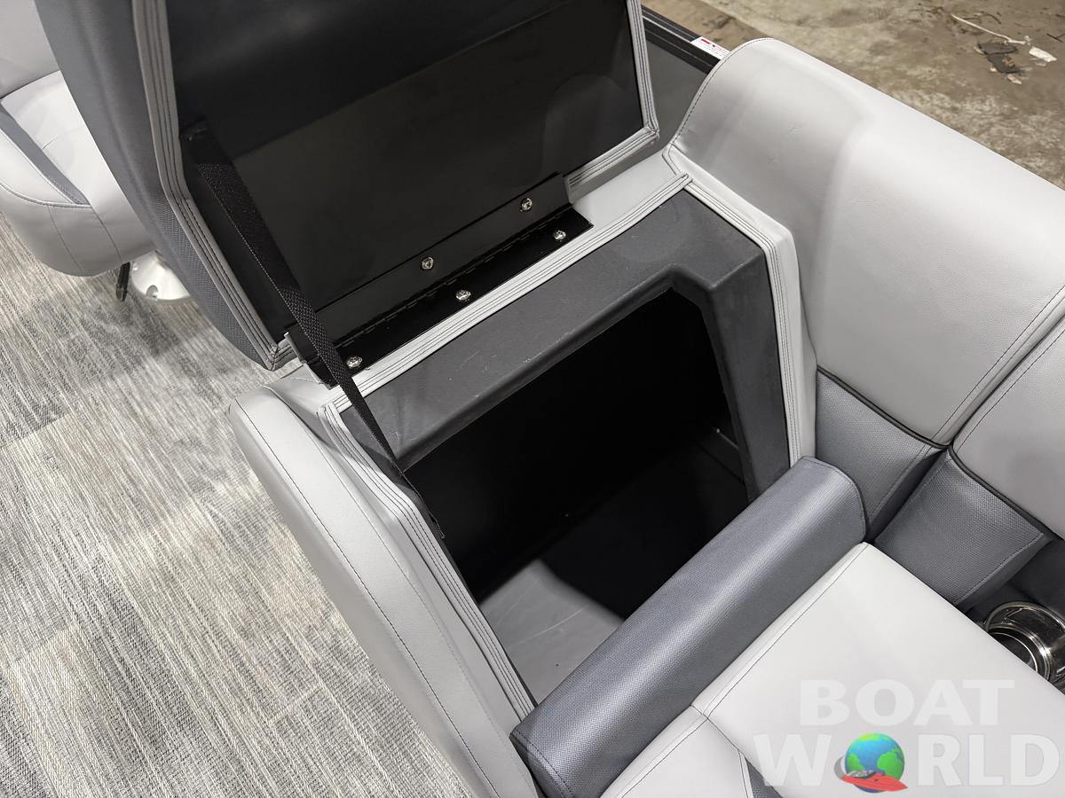 2026 Bentley Pontoons Legacy 220 Navigator Quad Lounge