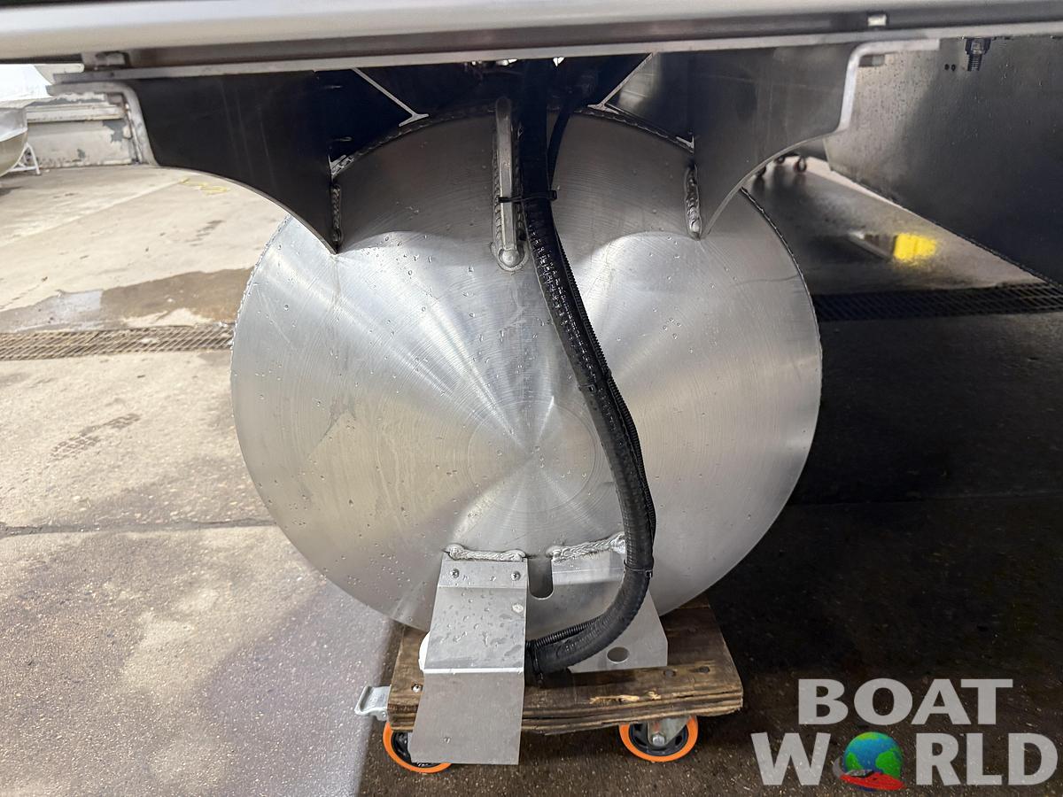 2026 Bentley Pontoons Legacy 220 Navigator DL Quad Lounge