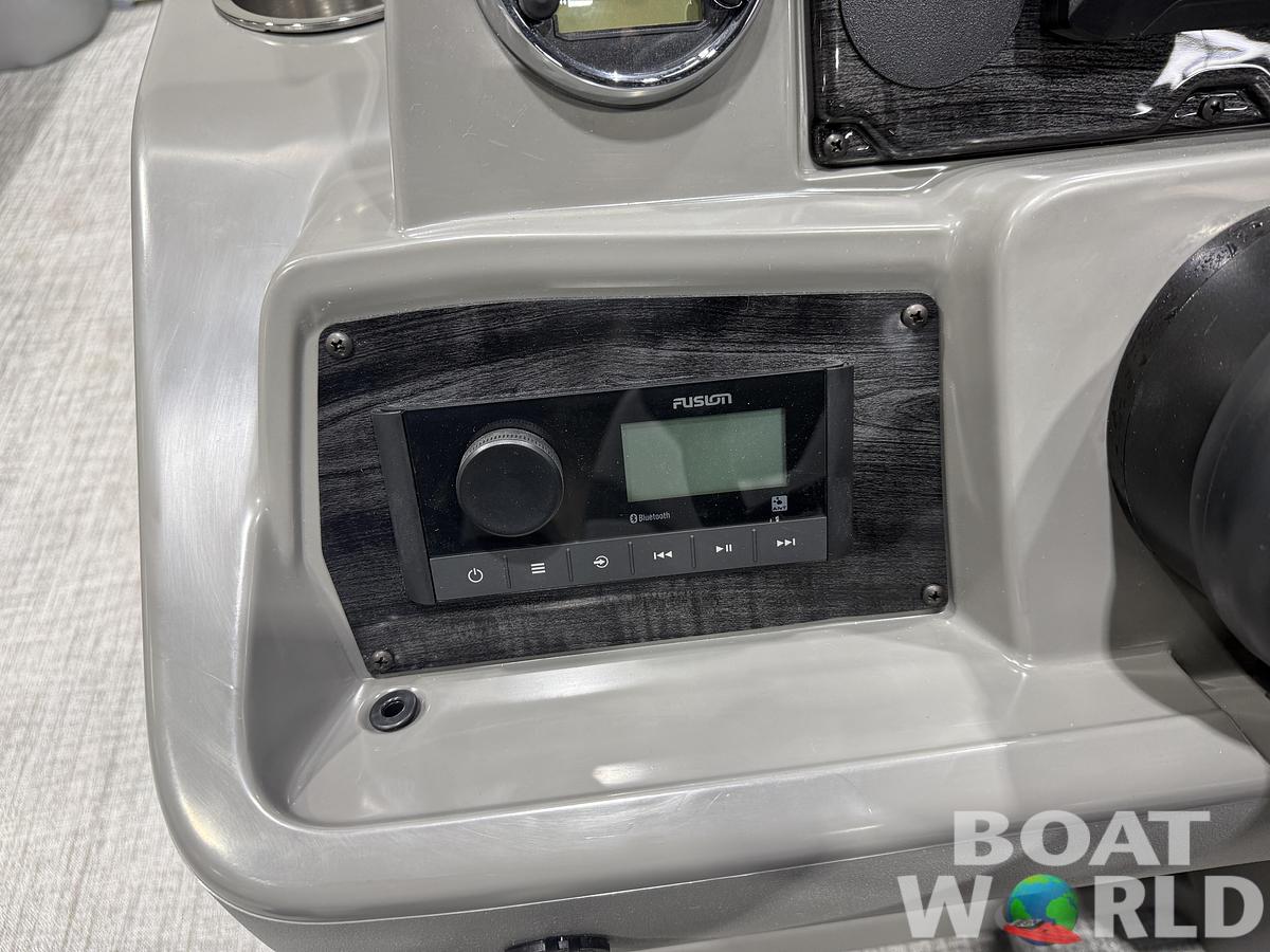 2026 Tahoe Sport VRB 2385 Swingback & 4-Stroke $34995