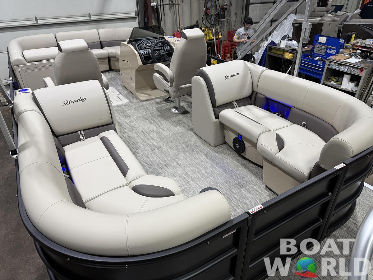2026 Bentley Pontoons Legacy 223 Navigator Quad Lounge Tritoon
