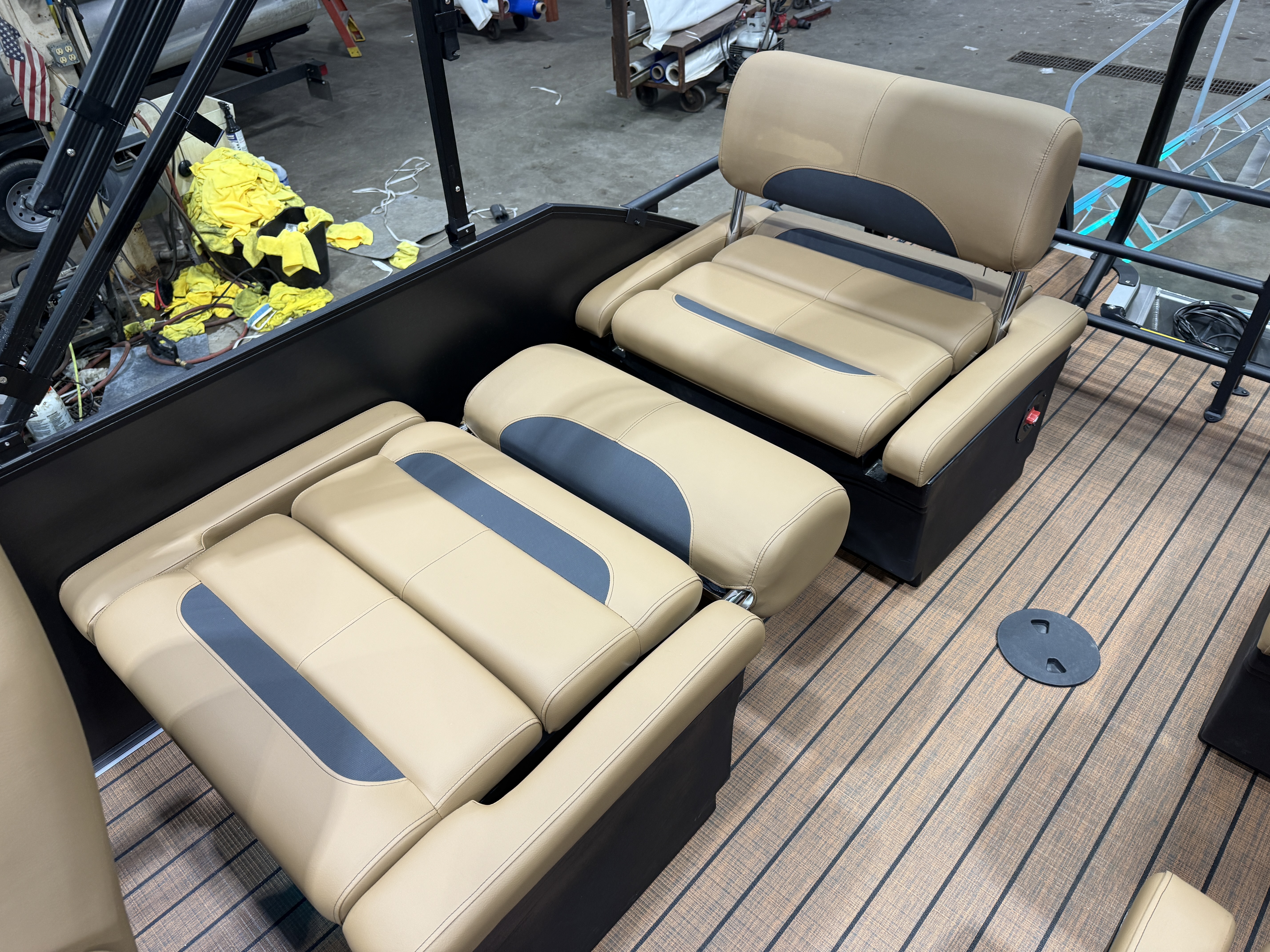 2027 Bentley Legacy 220 QSB Swingback $46995