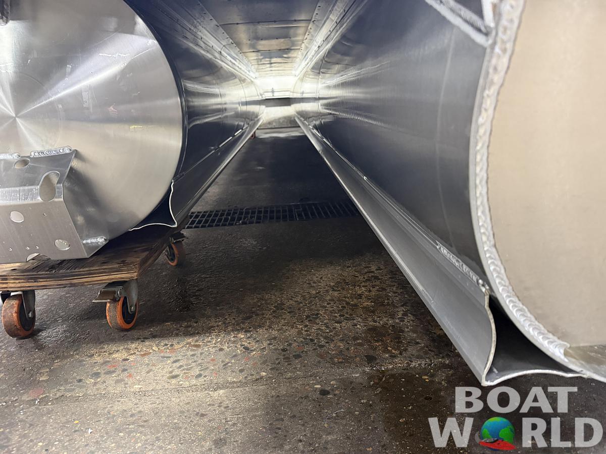 2026 Tahoe Pontoons LTZ 2385 Elite Windshield Tritoon 