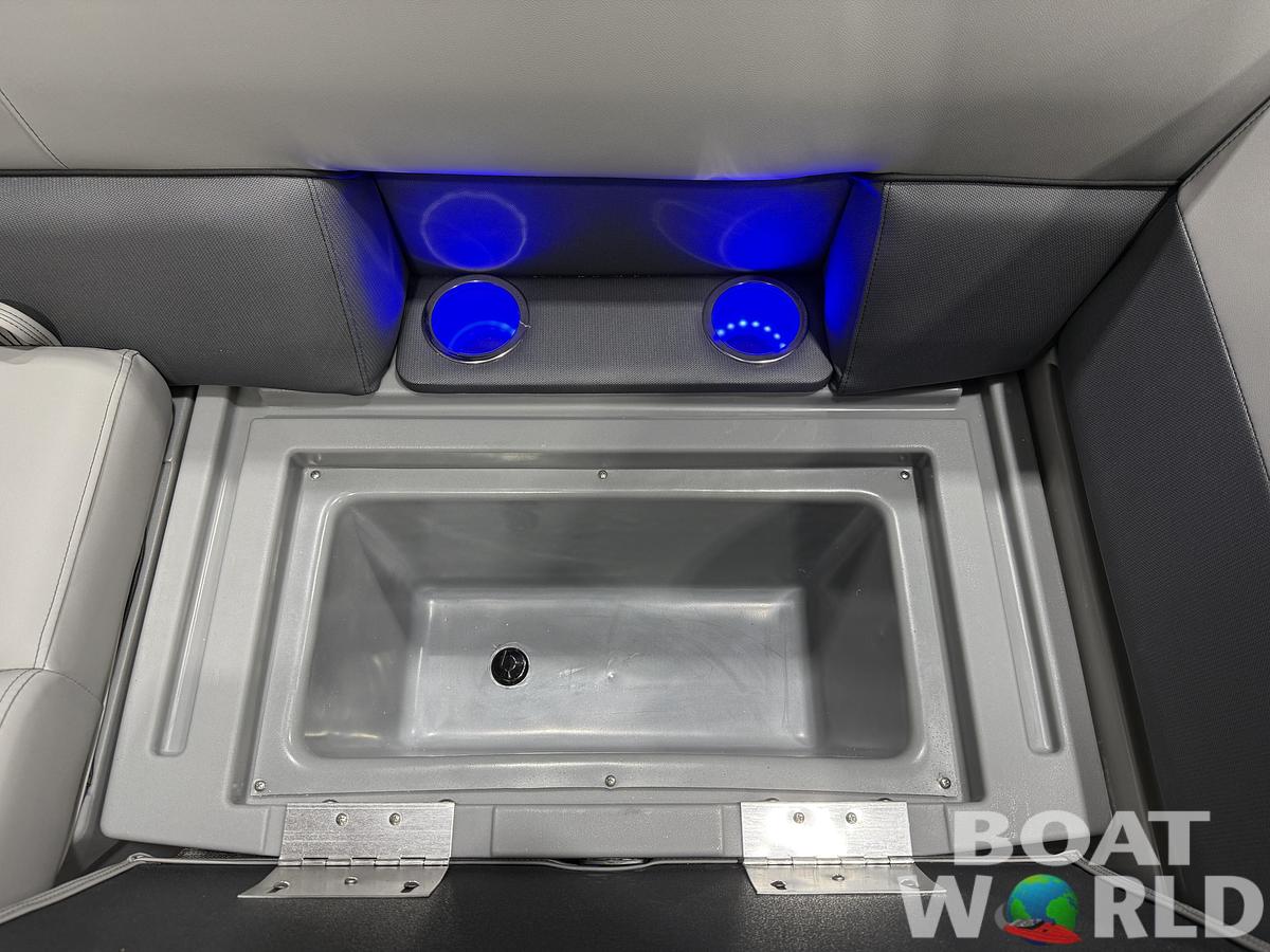 2026 Bentley Pontoons Legacy 220 Navigator DL Quad Lounge