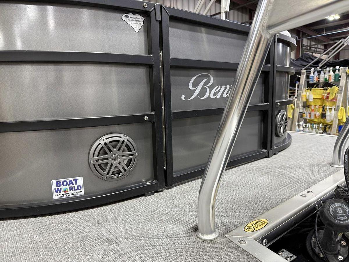 Used 2020 Bentley Pontoons Legacy 223 Navigator Quad Lounge Tritoon & Suzuki 140HP 4-Stroke EFI